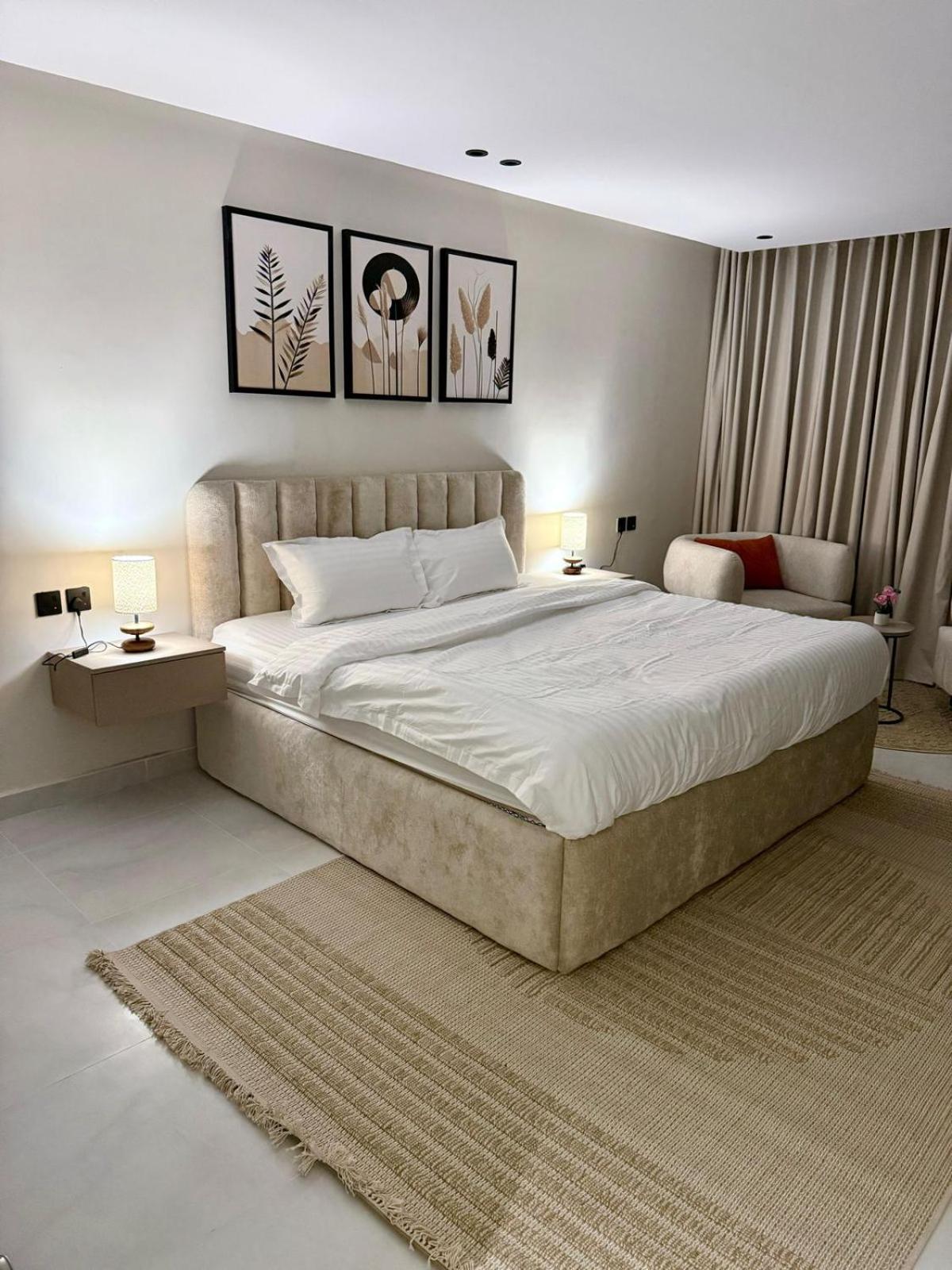 Modern And Cozy 65 Tv And Self-entry Apartment *