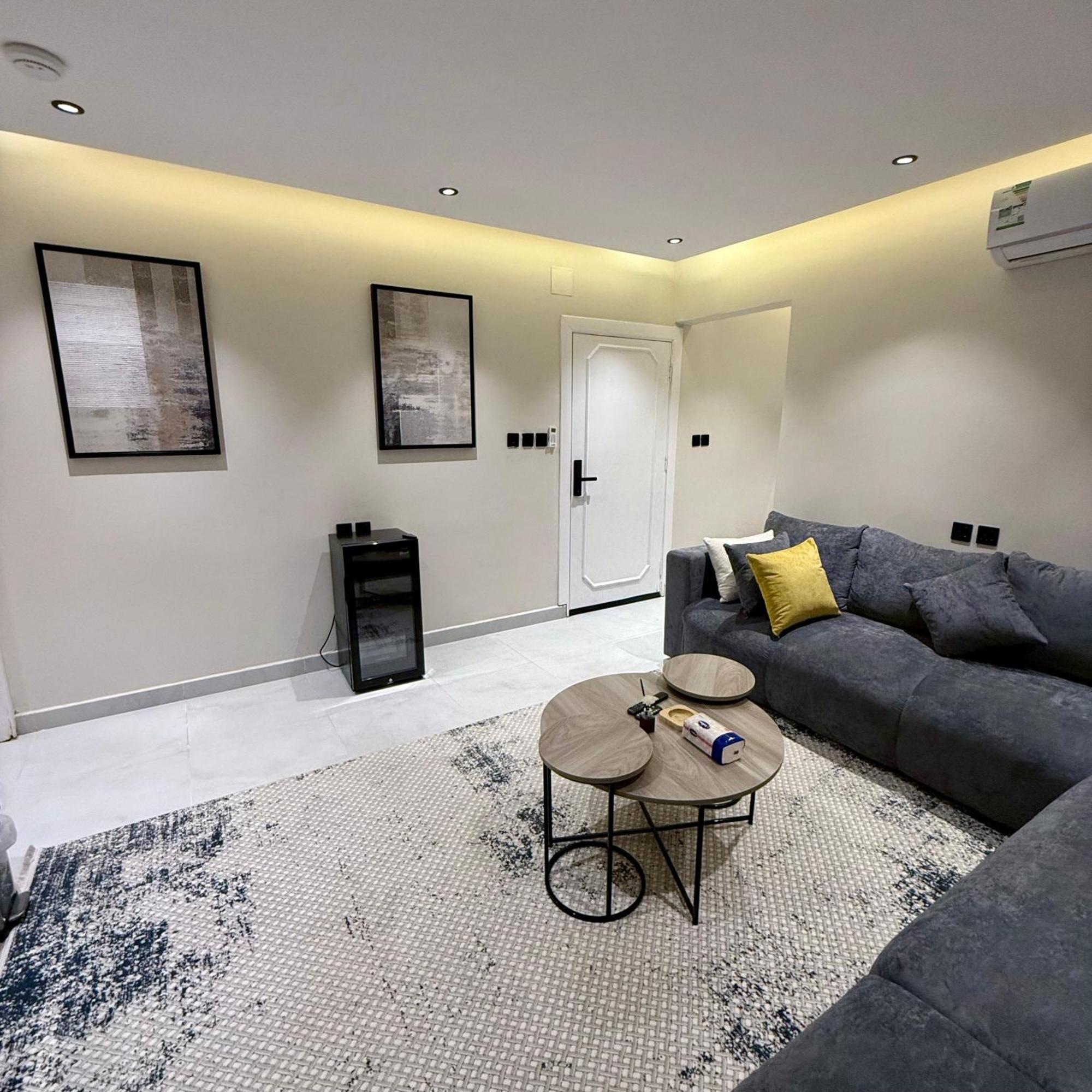 Modern And Cozy 65 Tv And Self-entry *